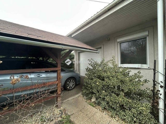 Eladó családi ház, Vecsésen 144.9 M Ft, 4 szobás