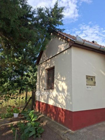 Eladó családi ház, Hajdúböszörményen 22.5 M Ft, 1 szobás