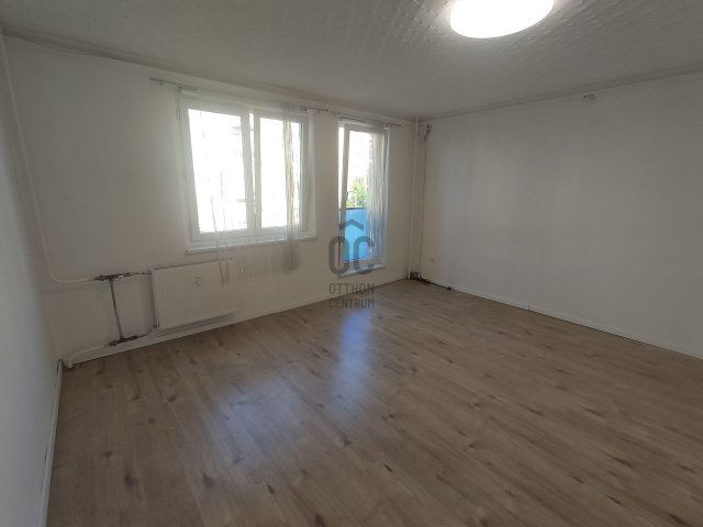 Eladó panellakás, Veszprémben 47.5 M Ft, 2 szobás