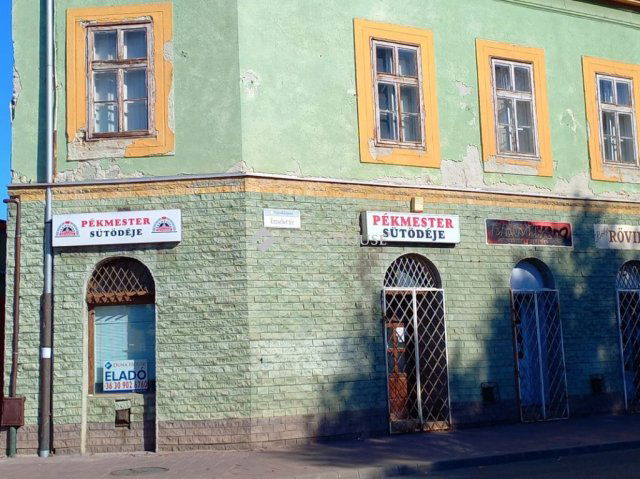 Eladó üzlethelyiség, Hatvanban, Erzsébet téren 59.9 M Ft