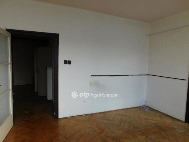 Eladó téglalakás, Pécsett 59.8 M Ft, 2+1 szobás