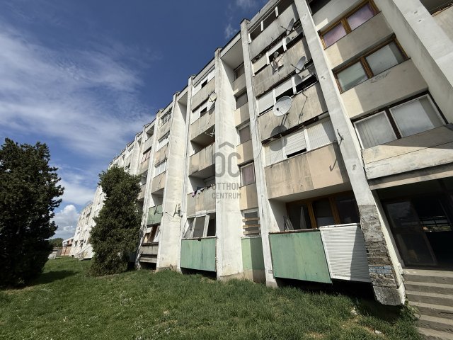 Eladó téglalakás, Szigetváron 10.5 M Ft, 2 szobás