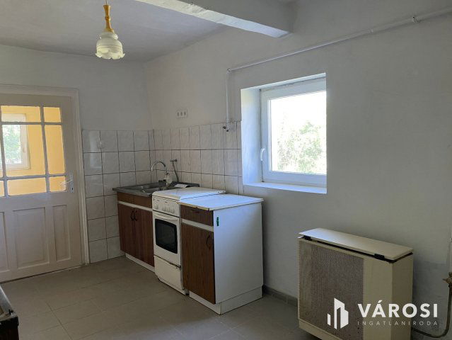 Eladó családi ház, Kamuton 10.9 M Ft, 1 szobás