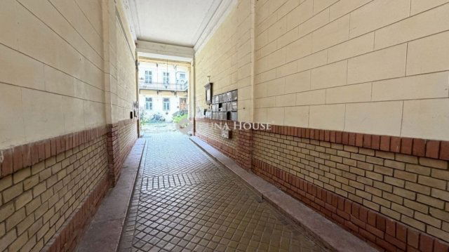 Eladó téglalakás, Budapesten, VI. kerületben 53.5 M Ft, 1 szobás