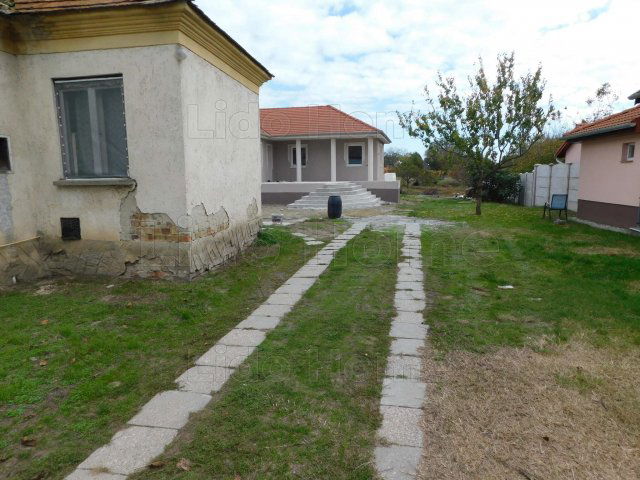 Eladó családi ház, Győrött 104.99 M Ft, 17 szobás