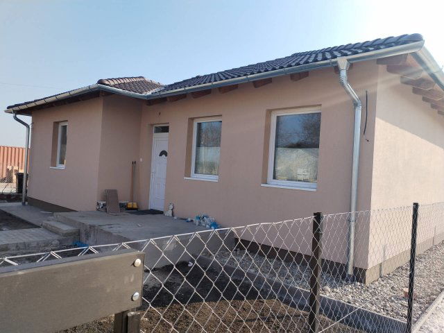 Eladó családi ház, Kiskunlacházán 69 M Ft, 4 szobás