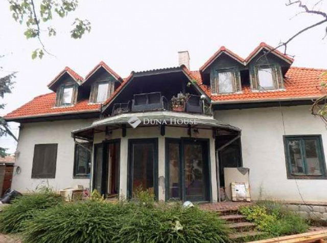 Eladó családi ház, Szentendrén 349.5 M Ft, 7 szobás