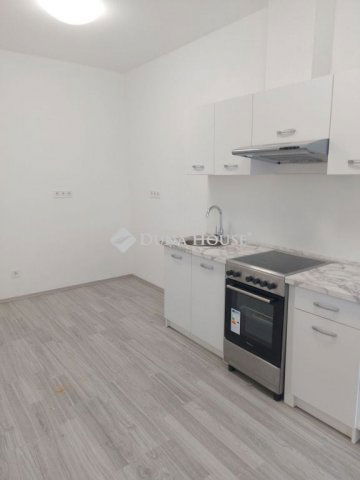 Eladó téglalakás, Kiskőrösön, Bajcsy-Zsilinszky utcában