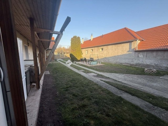Eladó családi ház, Etyeken 67 M Ft, 5 szobás