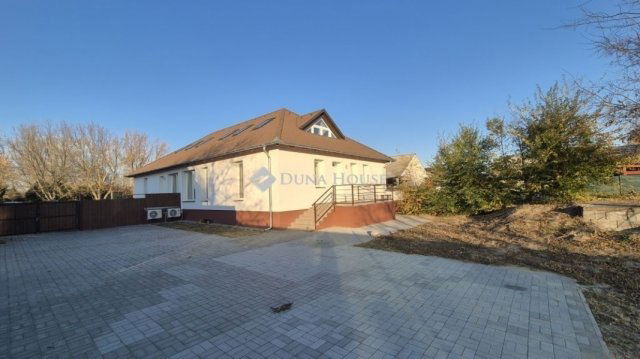 Eladó ikerház, Ballószögön 105 M Ft, 5 szobás