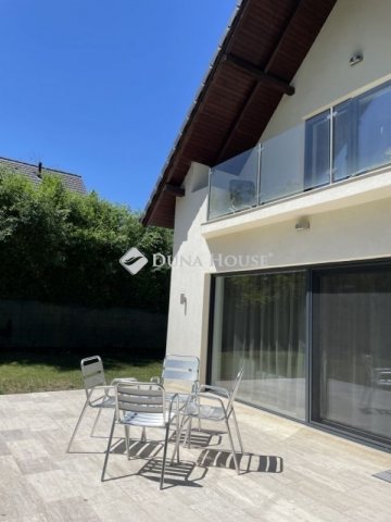 Eladó családi ház, Velencén 179.9 M Ft, 4 szobás