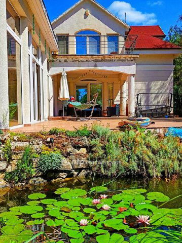 Eladó családi ház, Kisorosziban 149 M Ft, 6 szobás