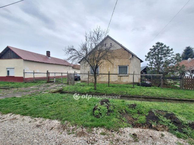 Eladó családi ház, Sárrétudvarin 8.5 M Ft, 2 szobás