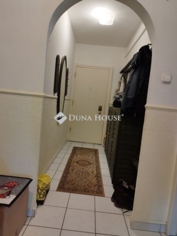 Eladó panellakás, Szegeden 56.5 M Ft, 2+1 szobás