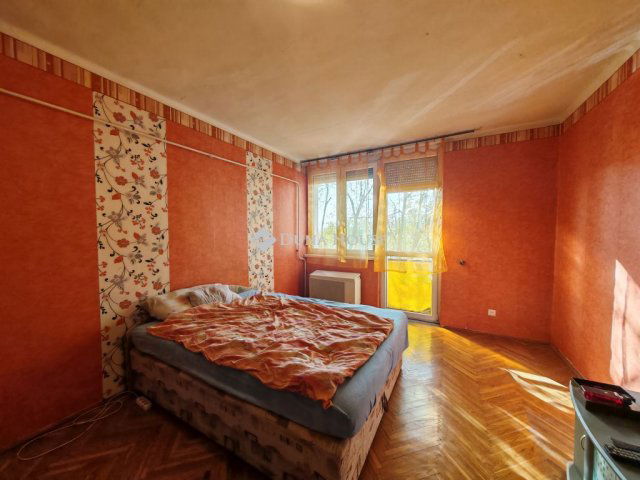 Eladó téglalakás, Szolnokon 21.9 M Ft, 2 szobás