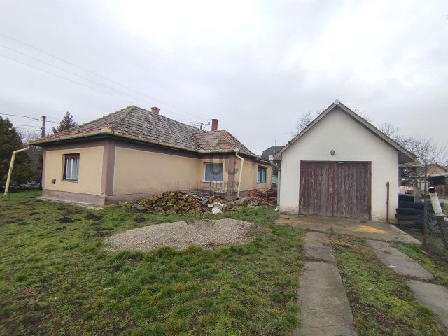 Eladó családi ház, Abonyban 26 M Ft, 2 szobás