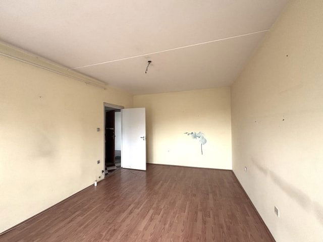 Eladó panellakás, Pécsett 32.9 M Ft, 2 szobás