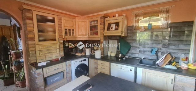 Eladó családi ház, Vecsésen 115.9 M Ft, 4 szobás