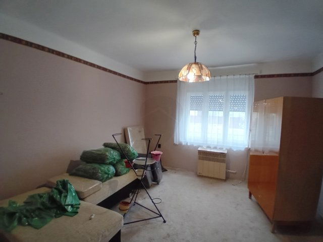 Eladó családi ház, Turán 34.9 M Ft, 2 szobás