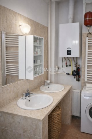 Eladó családi ház, Budapesten, IV. kerületben 98 M Ft, 3 szobás