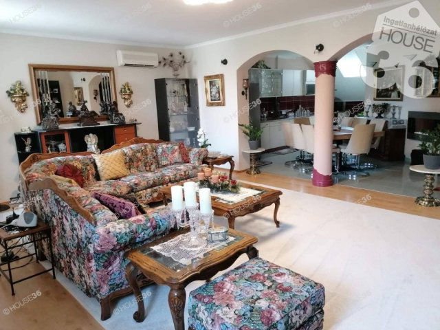 Eladó téglalakás, Kiskőrösön 49.5 M Ft, 3 szobás