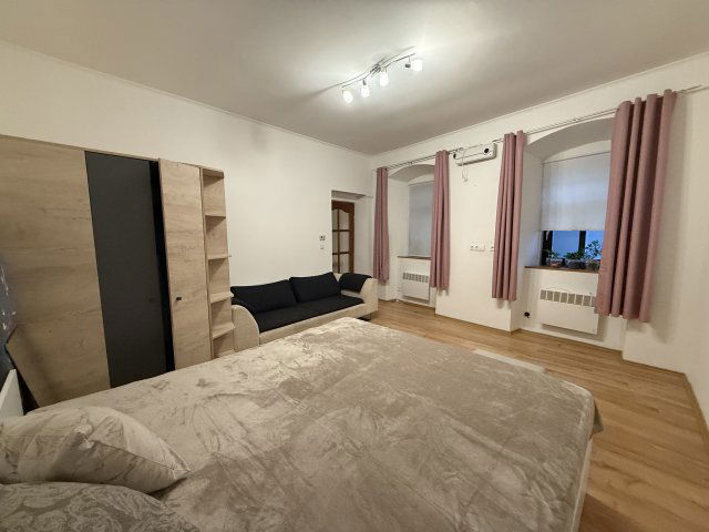 Eladó téglalakás, Sopronban 34.9 M Ft, 1 szobás