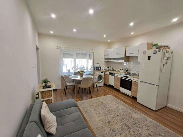 Eladó családi ház, Budapesten, XV. kerületben 58 M Ft, 2 szobás