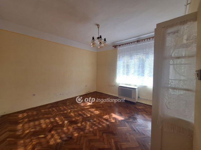 Eladó családi ház, Karcagon 23.9 M Ft, 2 szobás