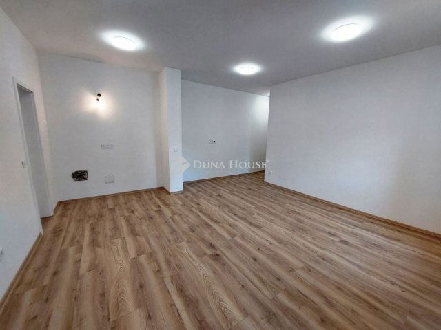 Eladó téglalakás, Sopronban 55 M Ft, 3 szobás