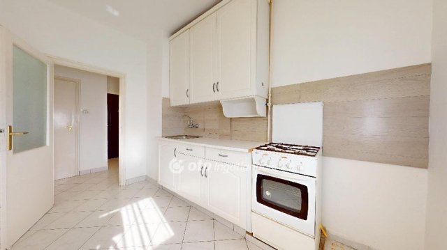 Eladó téglalakás, Tiszaújvárosban 32 M Ft, 2 szobás