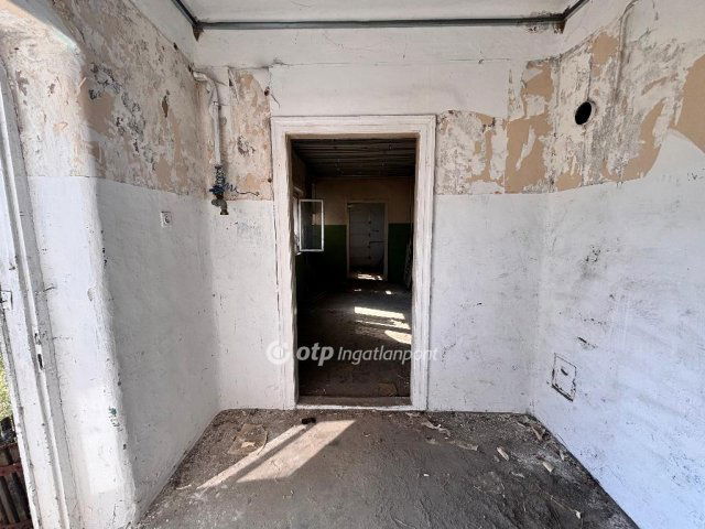 Eladó ipari ingatlan, Cserkeszőlőn 22.5 M Ft