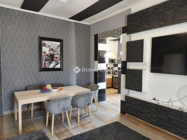 Eladó családi ház, Dunaharasztin 90 M Ft, 5 szobás