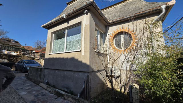 Eladó családi ház, Leányváron 82 M Ft, 4+2 szobás