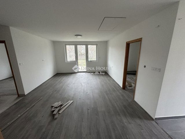 Eladó ikerház, Majosházán 60 M Ft, 3 szobás