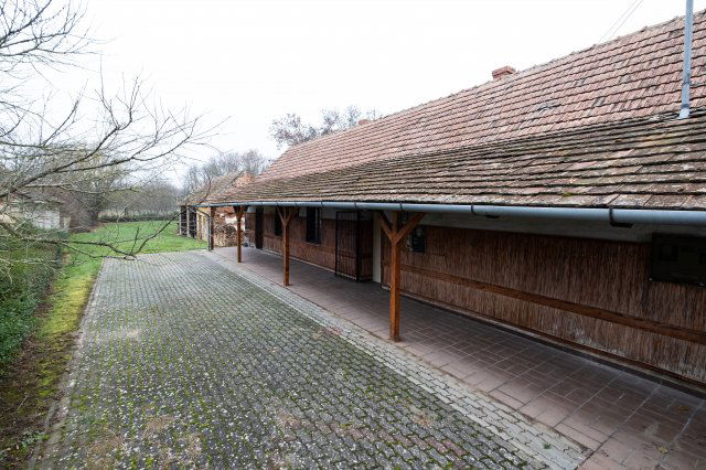 Eladó családi ház, Oszkón 26 M Ft, 2 szobás