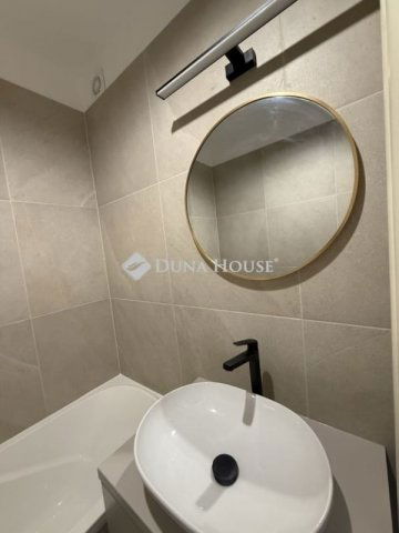 Eladó panellakás, Pécsett 51.9 M Ft, 2 szobás