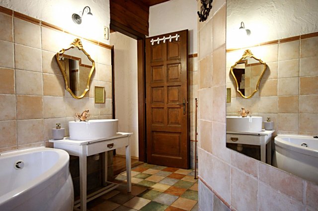 Eladó hotel, Lesencetomajon 300 M Ft / költözzbe.hu