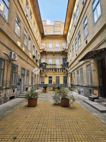 Eladó téglalakás, Budapesten, VI. kerületben, Révay utcában