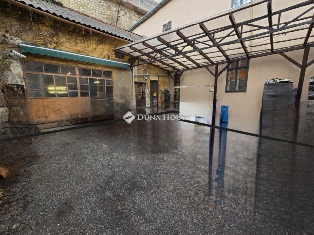 Eladó családi ház, Veszprémben 64.9 M Ft, 2 szobás