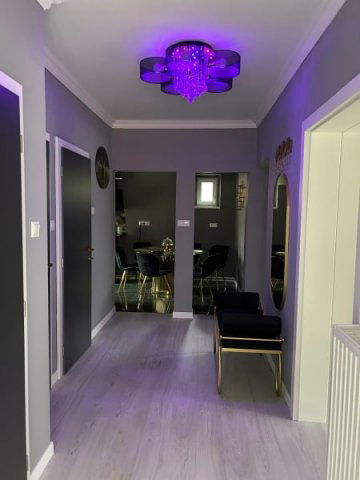 Eladó családi ház, Hévízen 450 M Ft, 10 szobás