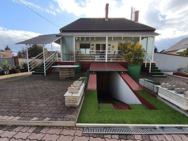 Eladó családi ház, Budapesten, XVII. kerületben 370 M Ft