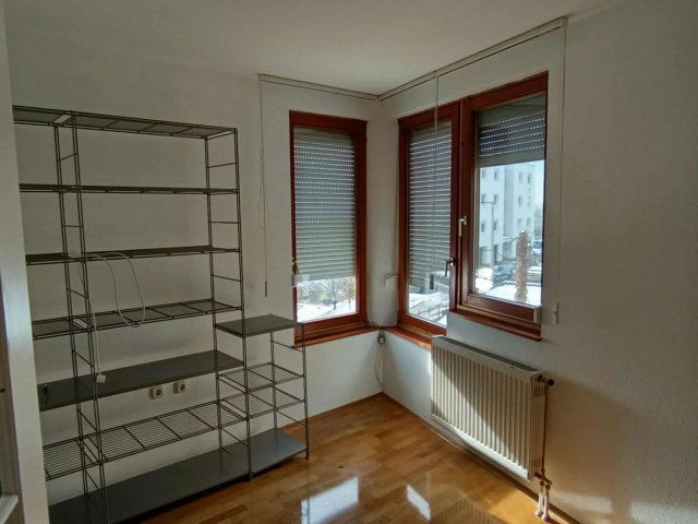 Eladó téglalakás, Pécsett 85 M Ft, 2+1 szobás