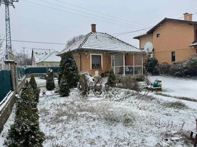 Eladó családi ház, Dunakeszin 172 M Ft, 2 szobás