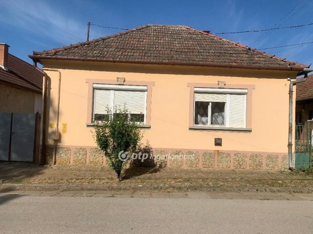 Eladó családi ház, Pétervásárán 17.6 M Ft, 4 szobás