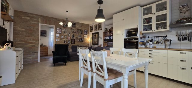 Eladó családi ház, Pakson 89.9 M Ft, 3 szobás