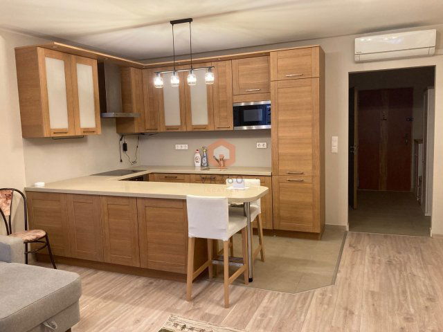 Kiadó téglalakás, albérlet, Pécsett, Anna utcában, 3 szobás