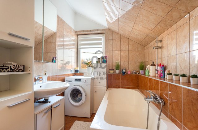 Eladó ikerház, Nagytarcsán 126 M Ft, 4+2 szobás