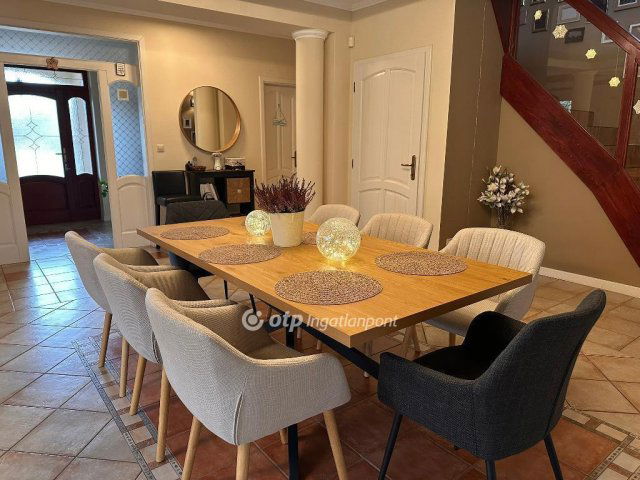 Eladó családi ház, Siófokon 375 M Ft, 6 szobás