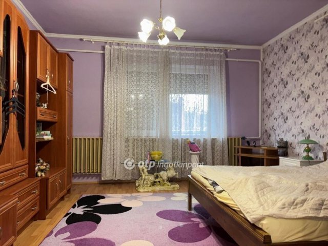 Eladó családi ház, Békésen 45 M Ft, 5 szobás
