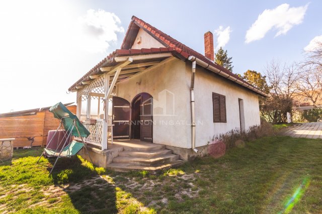 Eladó nyaraló, Sólyon 29 M Ft, 2 szobás / költözzbe.hu